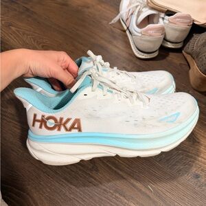 Hokas